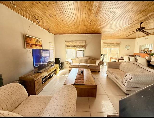 3 BEDROOM HOUSE FOR SALE IN VANDERBIJLPARK CE 1